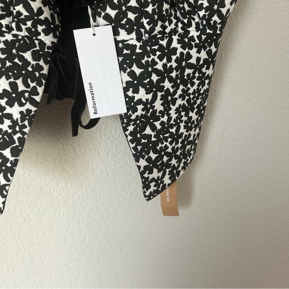NWT Reformation Azalea Bow Tie Top in Black and White Floral - Picture 5 of 8